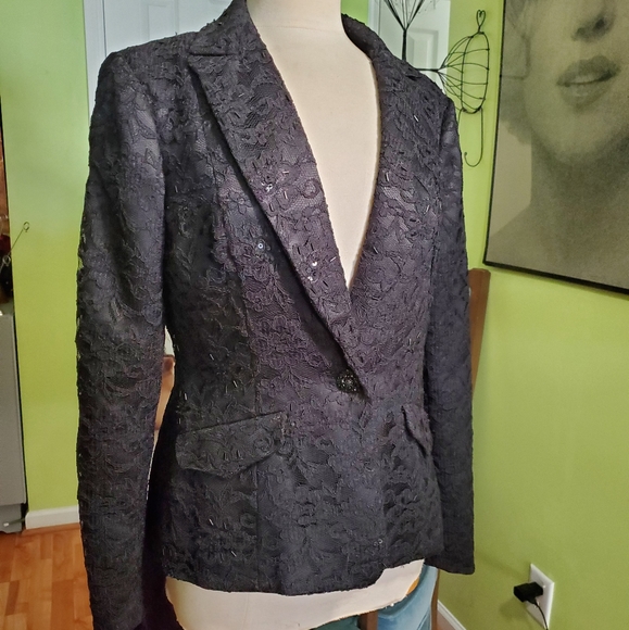 Elegant Lace Taylored Fit Blazer Jacket - Picture 5 of 5